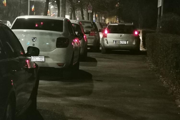 Clujenii sunt în pericol pe trotuare! Pe Nicolae Titulescu, se poate repeta oricând cazul de pe Fabricii, unde o femeie a fost călcată pe trotuar