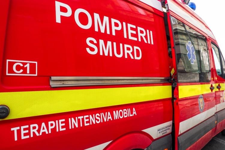 Accident cu două mașini în Turda! O femeie a fost transportată la spital de echipajul SMURD