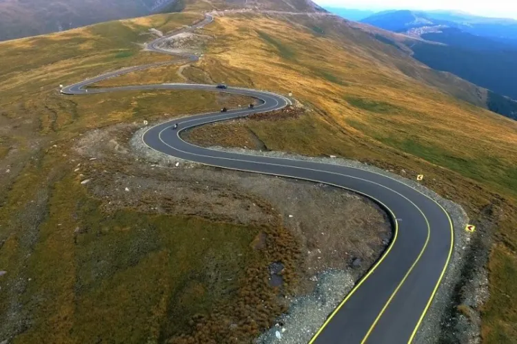 Imagini AERIENE cu lucrările de pe Transalpina de Apuseni, drumul care traversează Munții Trascău - VIDEO
