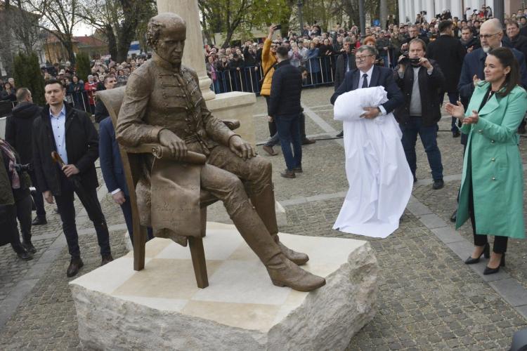 Scandal în Ardeal din cauza unei inscripții pe soclul unei statui. Monumentul a fost inaugurat de președinta Ungariei