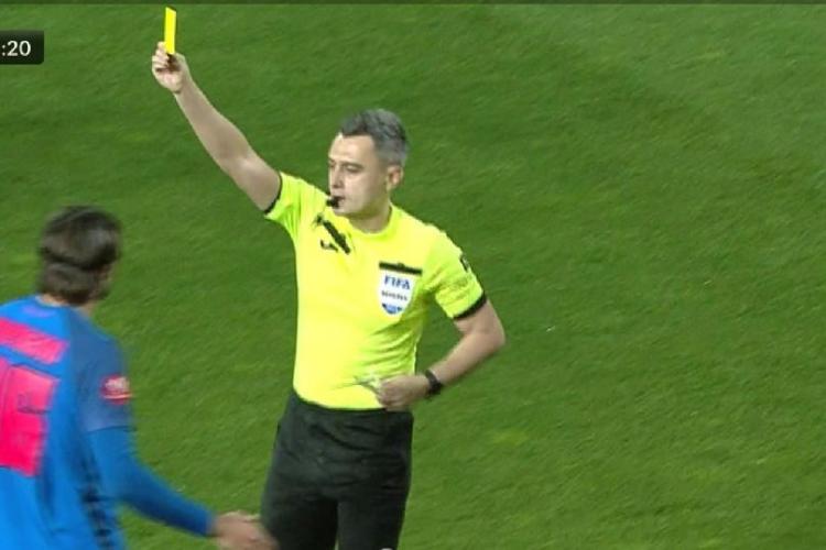 Arbitrul din Cluj, desființat în direct după ce a făcut prăpăd în derby-ul Rapid-FCSB: „Tremura buletinul de Cluj pe el!”