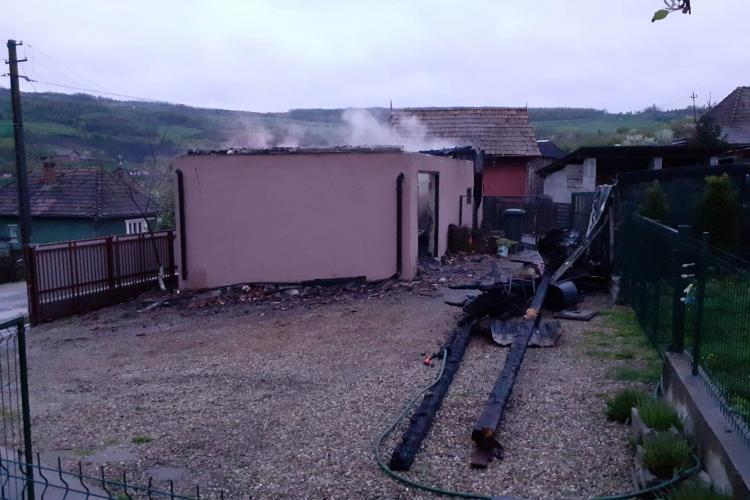 Un adăpost pentru păsări, mistuit de flăcări în Căianu, Cluj! Operațiunea pentru stingerea incendiului a durat mai bine de două ore
