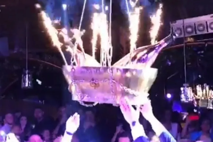 Notă de plată uriașă la un club de noapte din Mamaia: ”Banii nu se spun. Se cheltuie! Poate vede tata”