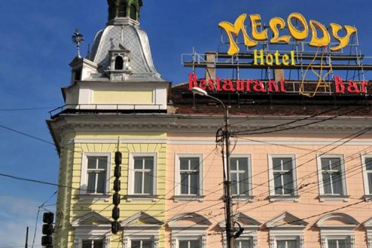 De ce nu a vrut administrația Boc să cumpere celebrul hotel Melody, un simbol al Clujului: „va fi scos la vânzare simbolul zero al acestui oraș”