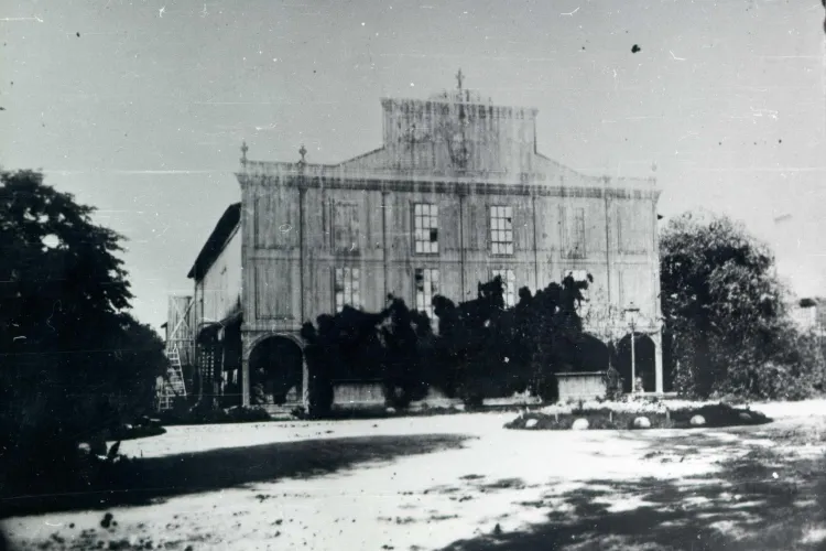 „Recunoașteți clădirea?” - Clujenii și-au dat cu presupusul la o fotografie veche de mai bine de un secol. Despre ce emblemă a Clujului este vorba?