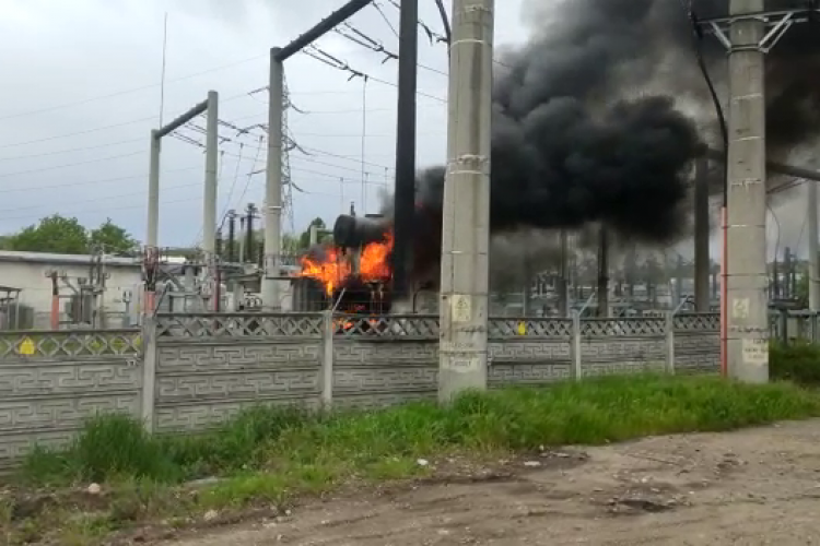 Incendiu în Baciu la un transformator electric - VIDEO