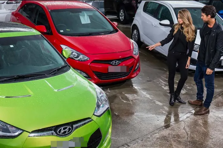 Nu se vor mai putea vinde mașini în România, dacă nu vor fi însoțite de acest document. Ce riscuri pot apărea la mașinile electrice de mâna a doua?