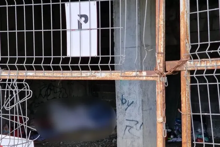 O clădire abandonată din Mănăștur, adăpost de noapte al oamenilor străzii! Poliția Locală este indiferentă: „M-a speriat. Ce se poate face?”