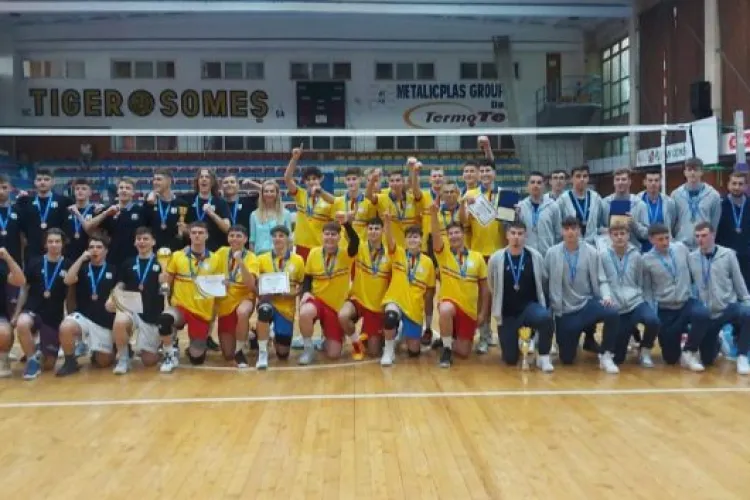 Juniorii de la LAPI Dej au cucerit titlul național la volei. Viitorul Cluj-Napoca s-a clasat pe locul al treilea - FOTO
