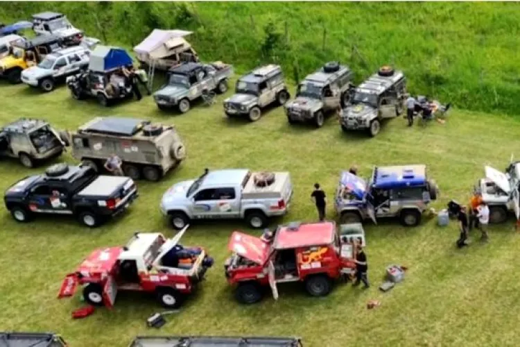 Chiar ne cred lumea a treia! Zeci de turiști din Austria au mințit că vin în vizită în Ardeal, dar au făcut curse ilegale de off-road