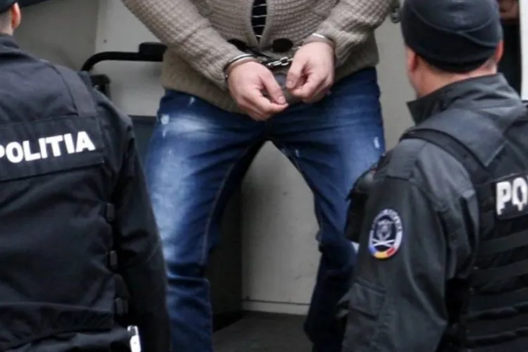 Clujean tâlhărit în centrul orașului de un borfaș ajutat de doi minori 