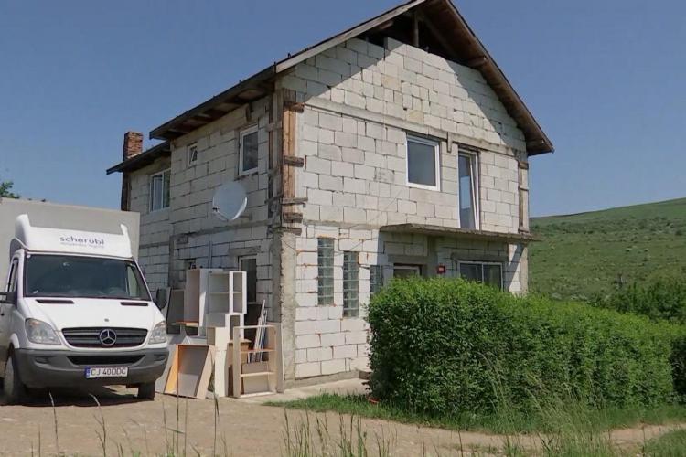 O familie din Cluj a vândut două apartamente pentru a-și construi o vilă. Acum, oamenii sunt obligați de Primărie să o demoleze singuri - VIDEO