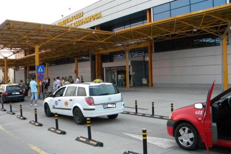 Taximetriștii de la Aeroportul Cluj mint când refuză să vă ducă în afara localității. Poliția Cluj: Nu riscă nicio amendă