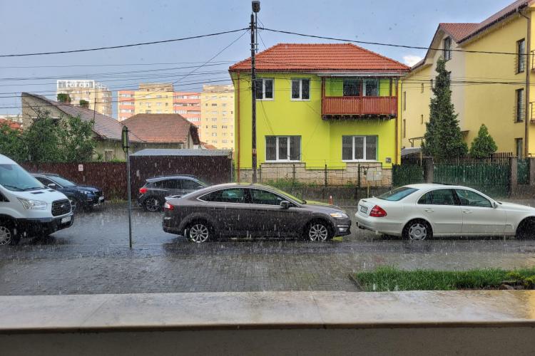 Ploaie cu grindină în Cluj-Napoca. Fenomenele meteo extreme sunt tot mai dese - VIDEO 