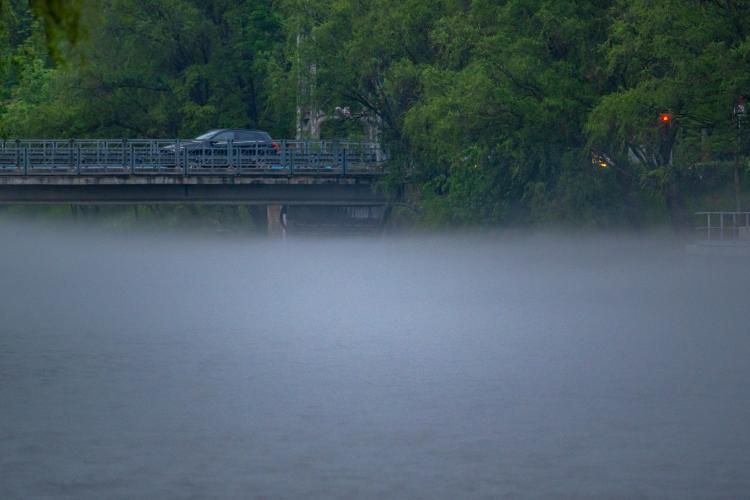 Fenomen „straniu” pe Someș, remarcat de mai mulți clujeni. Care a fost cauza norului de ceață care a apărut pe suprafața râului?