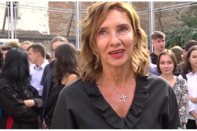 Carmen Iohannis nu participă la greva profesorilor, alături de colegii ei de catedră din Sibiu. Prima Doamnă e hotărâtă să meargă luni la ore