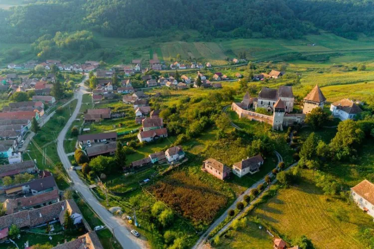 O superbă biserică fortificată din Ardeal poate fi vizitată. Priceperea meșterilor zidari de demult îi fascinează pe arhitecții de azi - FOTO