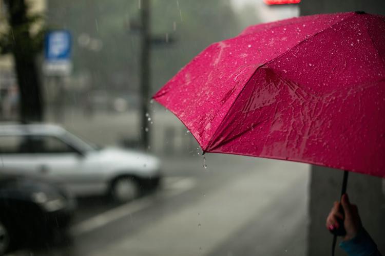 COD GALBEN de ploi torențiale și vijelii în Cluj! Avertismentul transmis de ANM este valabil până luni seara
