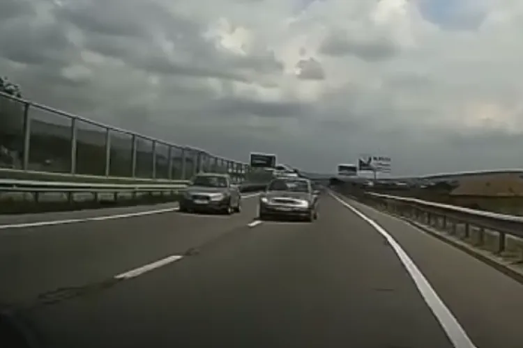 „Bine că tu te grăbești, pui viața altora în pericol” - O altă depășire a la Cluj. Inconștiența în trafic este încă la ea acasă - VIDEO
