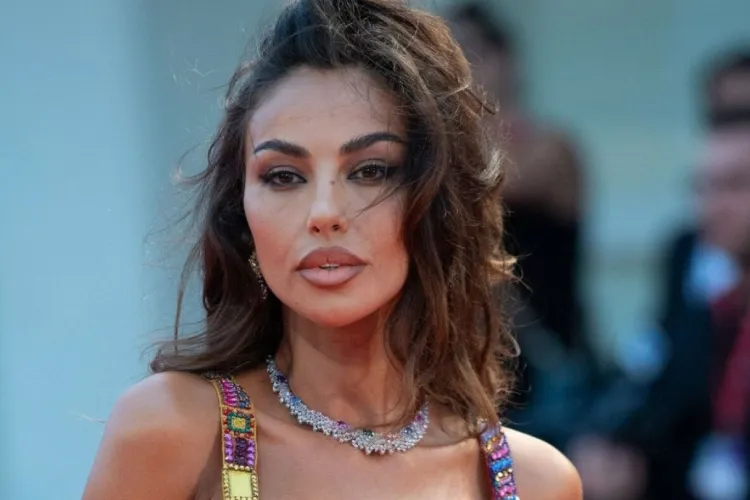 Mădălina Ghenea a ”dat foc” Italiei cu un pictorial pe plajele din Italia - VIDEO