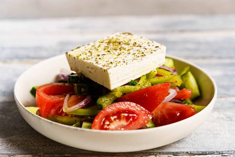 Ingredientele din salată care trebuie evitate pentru dietă - Șapte dintre ele sunt adevărate bombe calorice