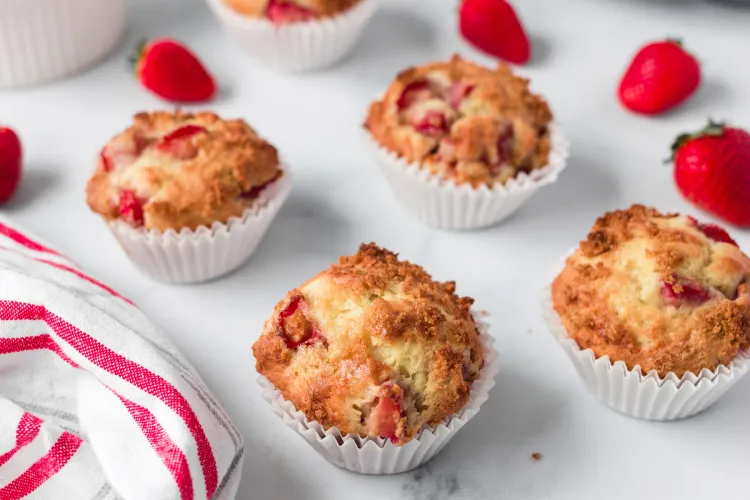 Rețetă pentru brioșe cu iaurt și căpșuni gustoase, perfecte pentru Ziua Copilului