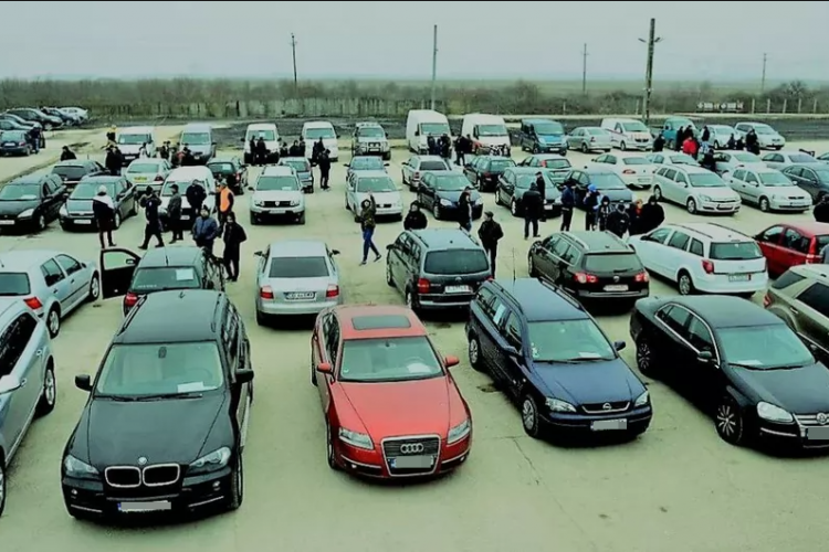 Anunț important pentru românii care doresc să cumpere mașini la mâna a doua. Legea le interzice interzice vânzătorilor să dea kilometrajul înapoi