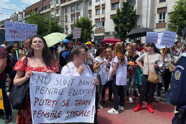 Profesorii clujeni vor picheta marți, din nou, Prefectura Cluj! Sindicaliştii din Educaţie, revoltaţi pe guvernanți