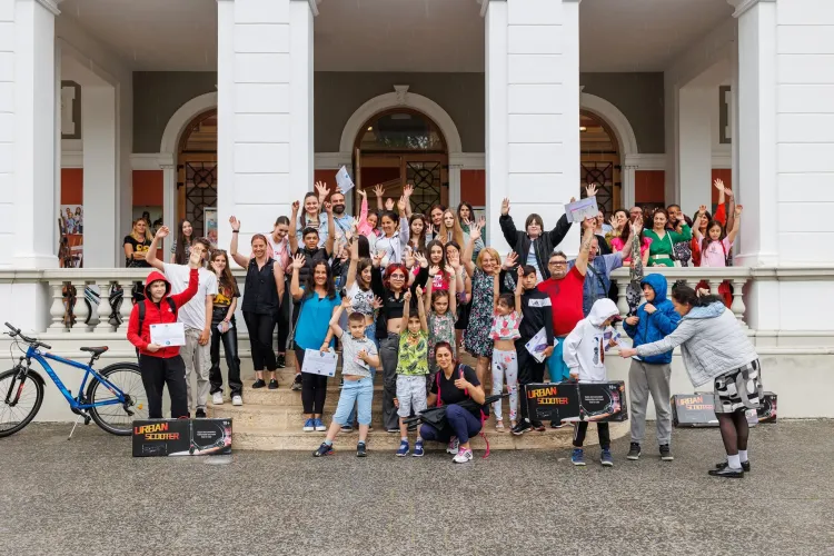 Zeci de copii din Cluj au fost premiați cu biciclete, trotinete și tablete, cu prilejul Zilei Copilului