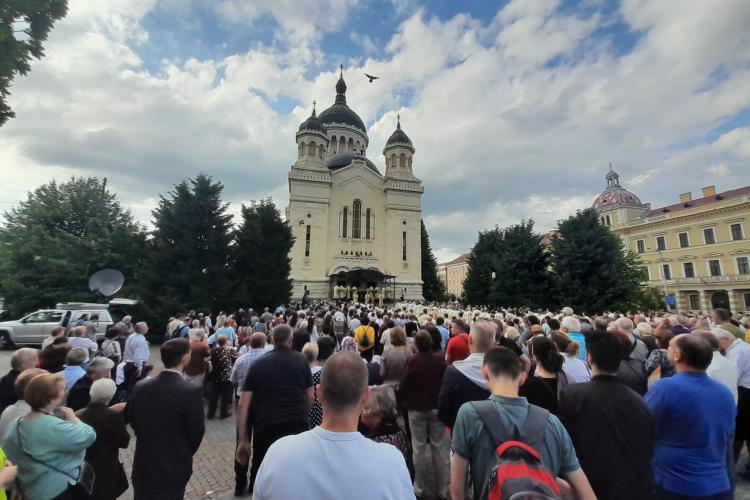 Clujenii au asistat la slujba de Rusalii și au participat la procesiunea prin centrul orașului - FOTO