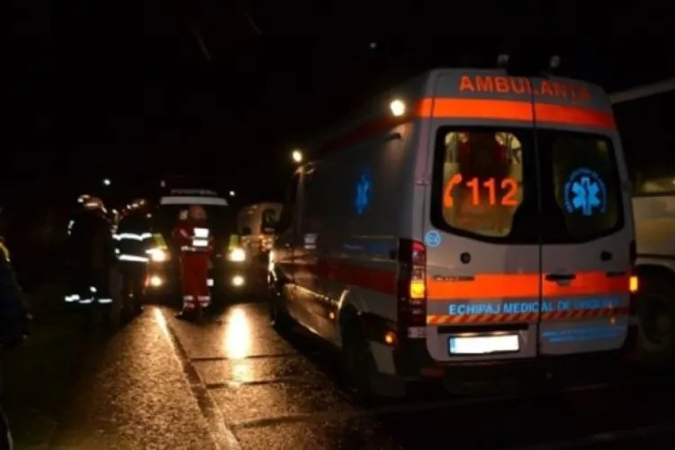 Carambol în Cluj între un taximetrist, o tânără de 19 ani și un alt autovehicul. Tânăra și o altă minoră au fost transportate la spital
