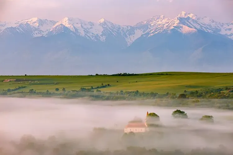 Imagini răpitoare de pe Colinele Transilvaniei. Unde este situat acest loc minunat, care a devenit viral pe Facebook - FOTO