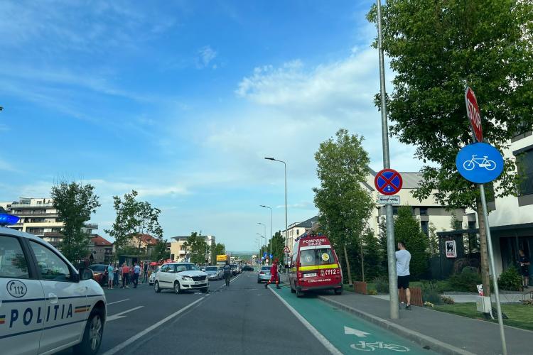 Accident cu trei masini pe strada Buna Ziua. De vina e neacordarea de prioritate - VIDEO