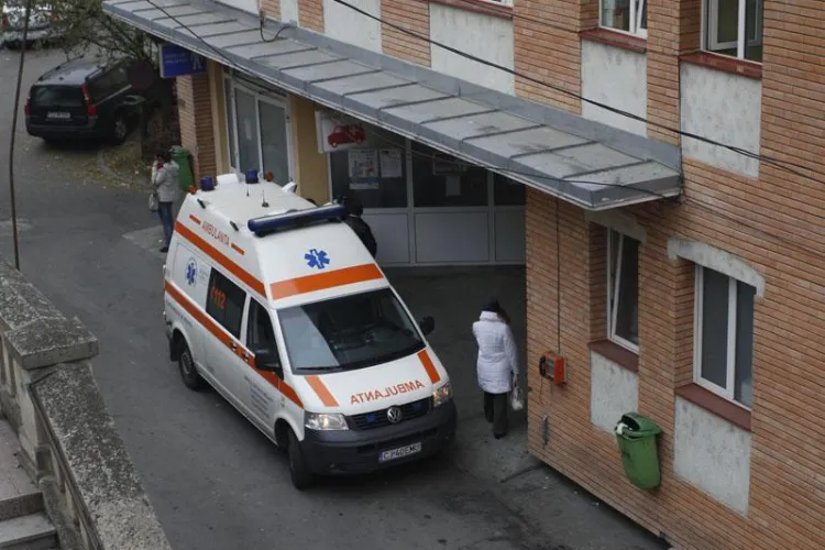 Pățaniile unei clujence la UPU, unde a ajuns cu cotul fisurat: ”Degeaba vor salarii mari. Nu dau 2 bani pe pacienții pe care îi au”