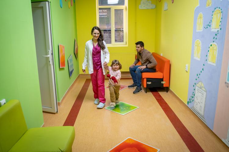 Două mame din Cluj au renovat saloanele de la Clinica de Oftalmologie. Haideți să le cunoaștem și să le ajutăm - FOTO