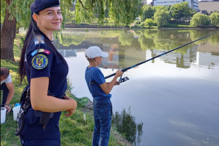 Jandarmii clujeni i-au scos pe copii la pescuit în Gheorgheni, de Ziua Copilului. Cei mici se întrec pentru Cupa ”Napoca Junior”