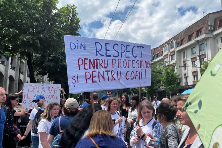 Părinții clujeni sunt solidari cu greva profesorilor! Vor protesta joi, 8 iunie, în Piața Unirii  