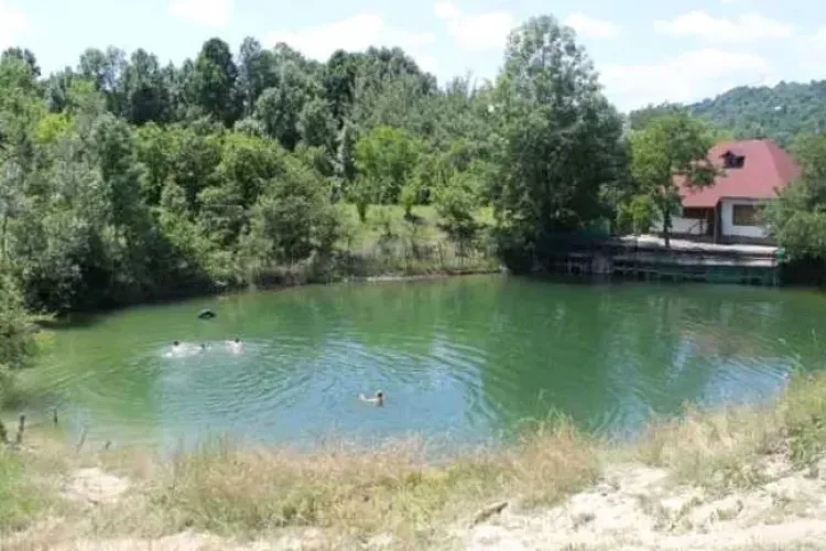 ”Marea Săracilor”, locul din România care atrage ca un magnet. Condițiile și prețurile sunt foarte bune