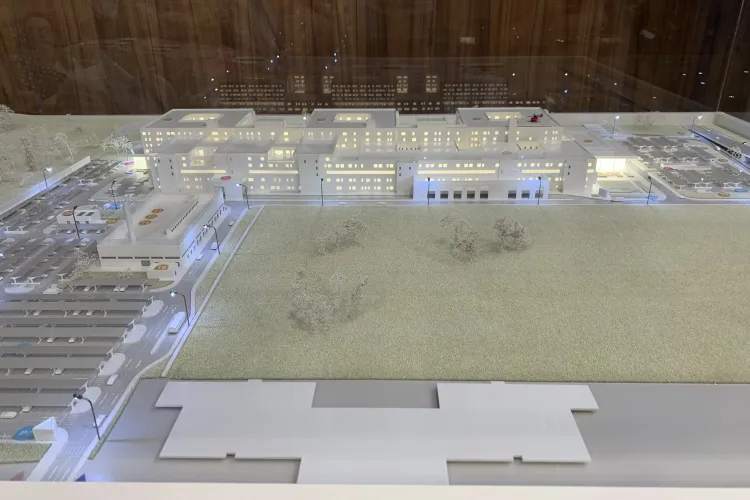 Spitalul Regional de Urgență Cluj nu există, dar deja s-a scumpit. Autoritățile s-au laudat la Cluj cu machetă oficială - VIDEO