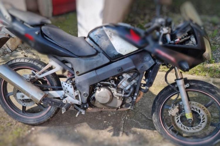 Trei tineri din Cluj au furat o motocicletă în Florești. Polițiștii i-au găsit pe hoți 5 zile mai târziu