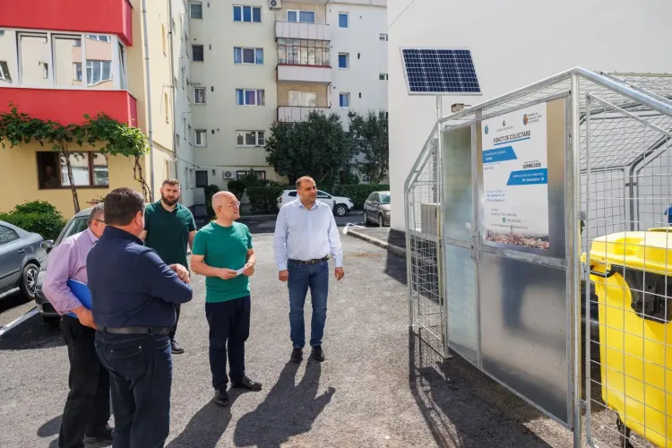Emil Boc și alți șefi din Primăria Cluj-Napoca au inaugurat un punct de colectare a gunoiului - FOTO