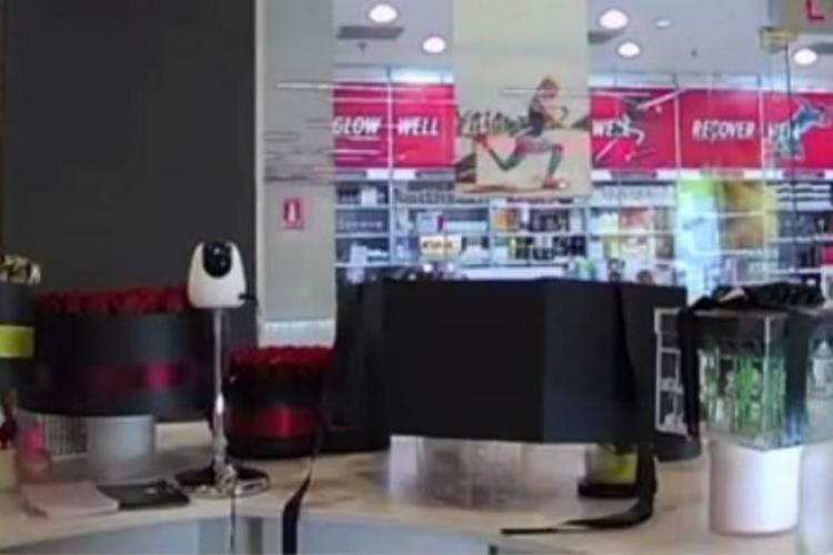 VIDEO. Nesimțire și tupeu: Ce au sustras două tinere într-un centru comercial din Cluj-Napoca, când au crezut că nu le vede nimeni