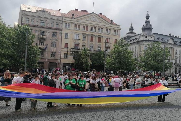 Clujul celebrează diversitatea. Marșul comunității LGBTQ+ are loc în centrul orașului, imagini unice de la manifestație - FOTO