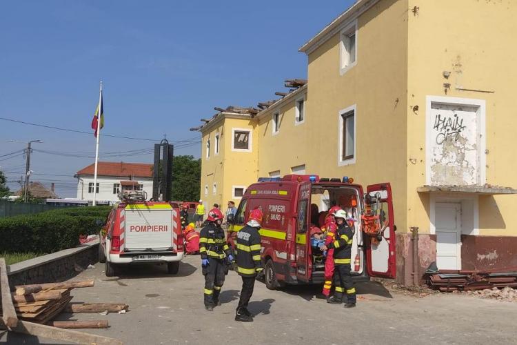 Cluj: Tavanul unui imobil s-a prăbușit peste mai mulți muncitori! Trei autospeciale și patru ambulanțe SMURD s-au deplasat la fața locului - VIDEO