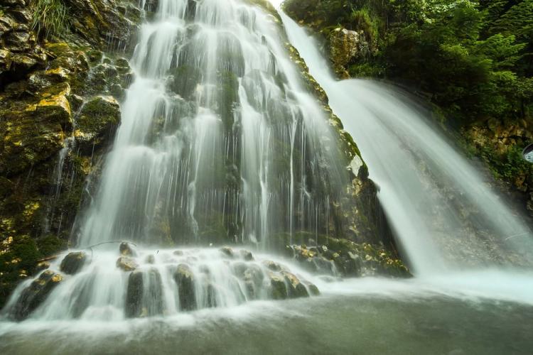 Cascada Urlătoarea, minunea naturii din Bucegi -  Cum se poate ajunge la acest punct turistic
