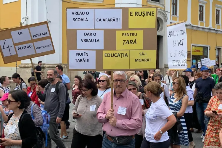 Salariile profesorilor vor fi mărite! Ordonanța de Urgență a fost publicată în Monitorul Oficial