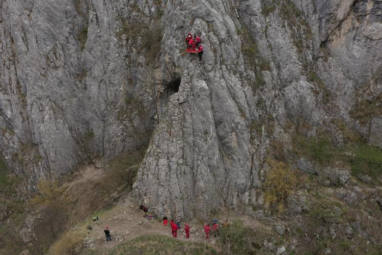 Exercițiu de salvare din mari pereți în Cheile Turzii, premieră în România!