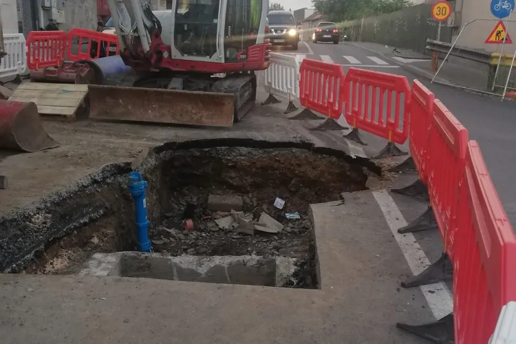 ”Dorel” a spart iarăși strada Dragalina. S-a lucrat repede și prost - FOTO