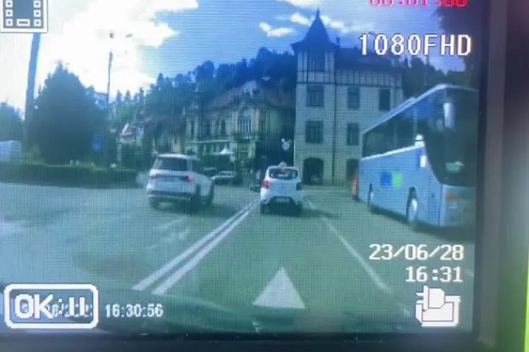 Șofer kamikaze în Cluj-Napoca! A intrat pe sensul opus cu tupeu și a depășit coloana din intersecție - VIDEO
