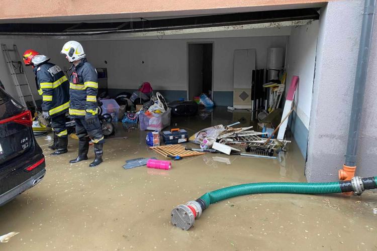 Fenomenele meteo extreme au făcut prăpăd în weekend, la Cluj! Pompierii clujeni au intervenit în 9 localități în urma inundațiilor - FOTO